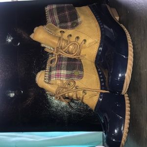 Women’s 7.5 Duck Boots
